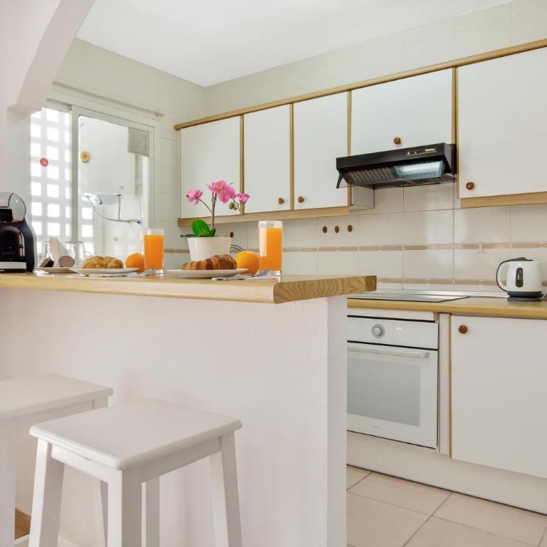 Imperial Puerto 2 3F By IVI Real Estate - One-Bedroom Apartment - 12