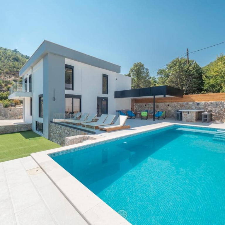 Calma Vista Villas with seasonal pool - Three-Bedroom Villa - 1