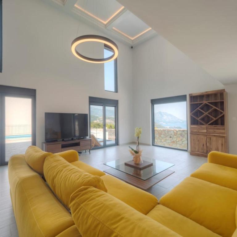 Calma Vista Villas with seasonal pool - Three-Bedroom Villa - 25