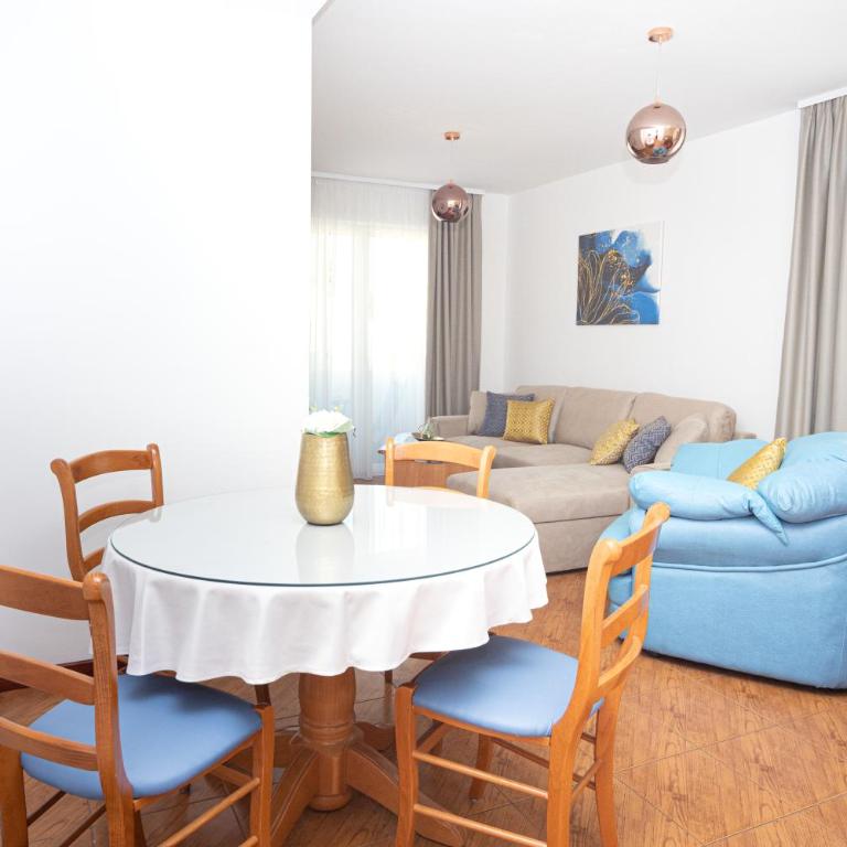 Apartments Adeona - One-Bedroom Apartment with Terrace - 2