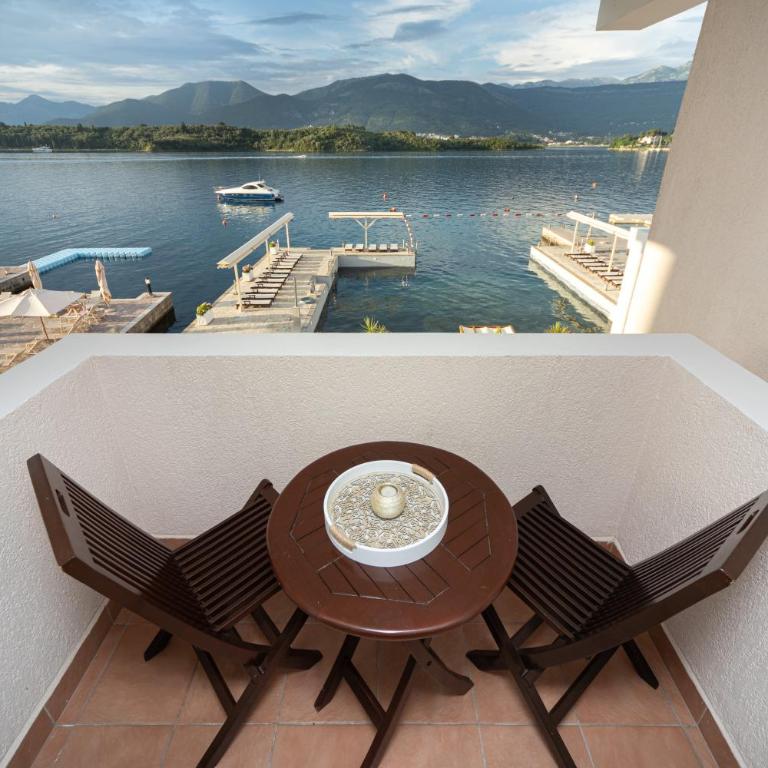 Apartments Adeona - One-Bedroom Apartment with Balcony and Sea View - 14