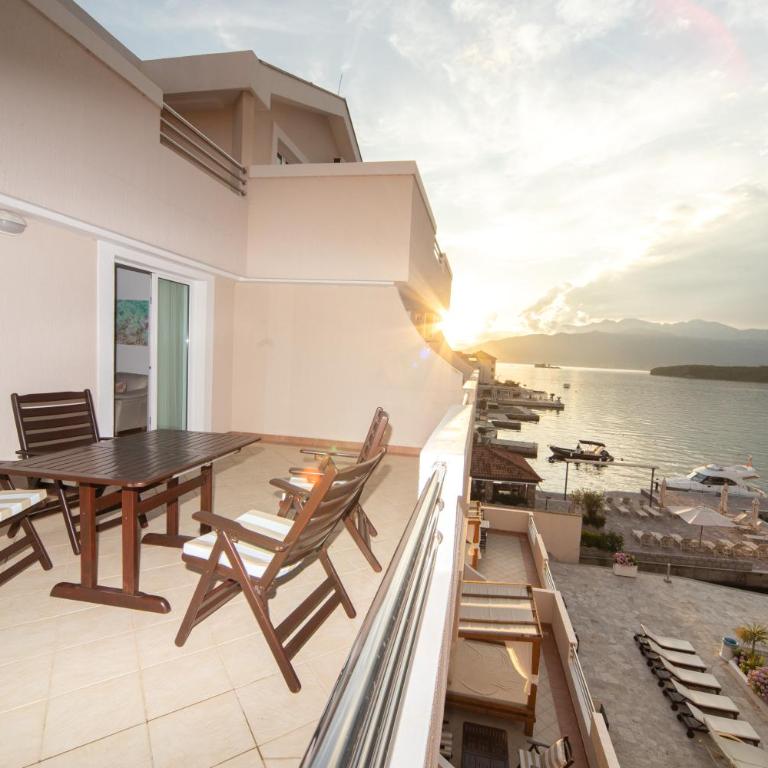 Apartments Adeona - One-Bedroom Apartment with Balcony and Sea View - 13
