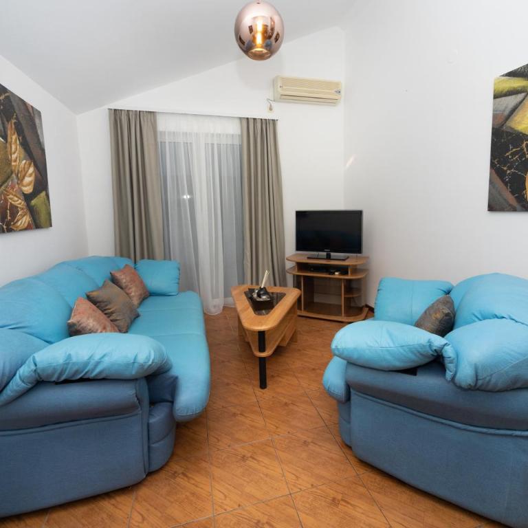 Apartments Adeona - One-Bedroom Apartment with Balcony and Sea View - 11
