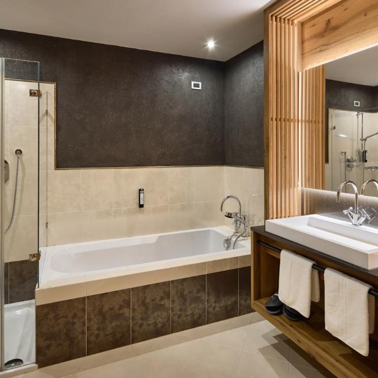Hotel La Majun - Deluxe Suite - 6