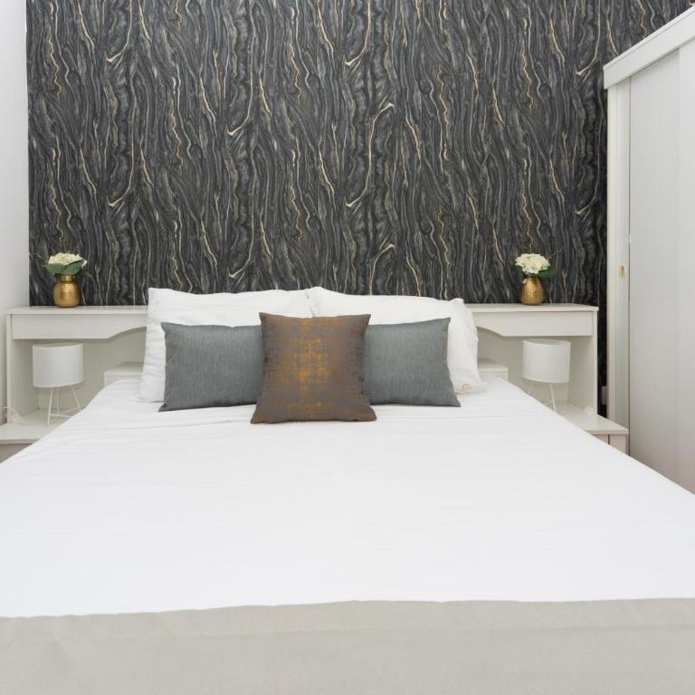 Apartments Adeona - One-Bedroom Apartment with Balcony and Sea View - 12