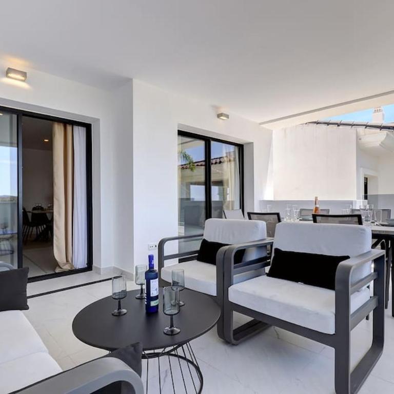 Luxurious Apartment at Estepona Hills with stunning views - Two-Bedroom Apartment - 15