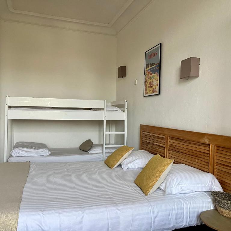 Hotel Alexandra - Boutique Hotel - Chambre Quadruple Standard (2 Adultes + 2 Enfants) - 4