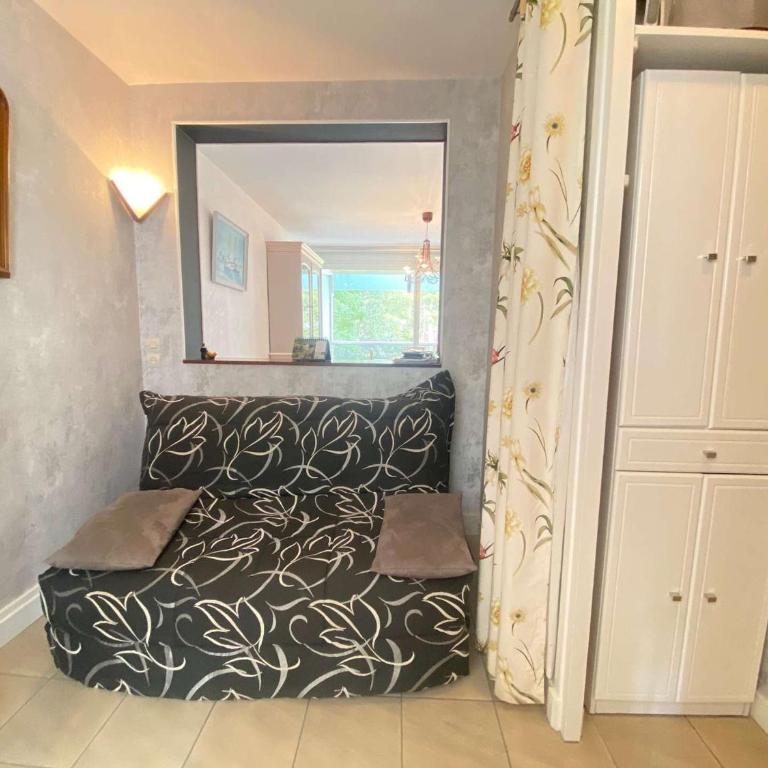 Calme et verdoyant: Appart 2 pièces, terrasse, parking, proche plage et commerces - FR-1-245-74 - Appartement - 8