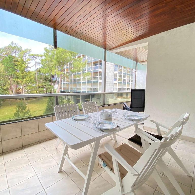 Calme et verdoyant: Appart 2 pièces, terrasse, parking, proche plage et commerces - FR-1-245-74 - Appartement - 12