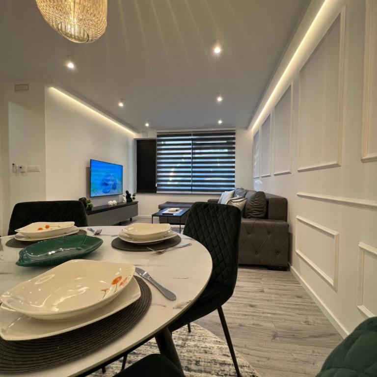 Tao Apartment, Sarajevo - Free Parking & Private Garage - Two-Bedroom Apartment - 9