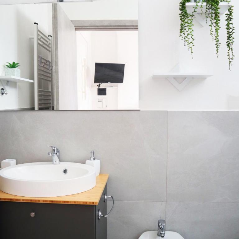 Cenisio Relax House - Appartamento con 2 Camere da Letto - 9