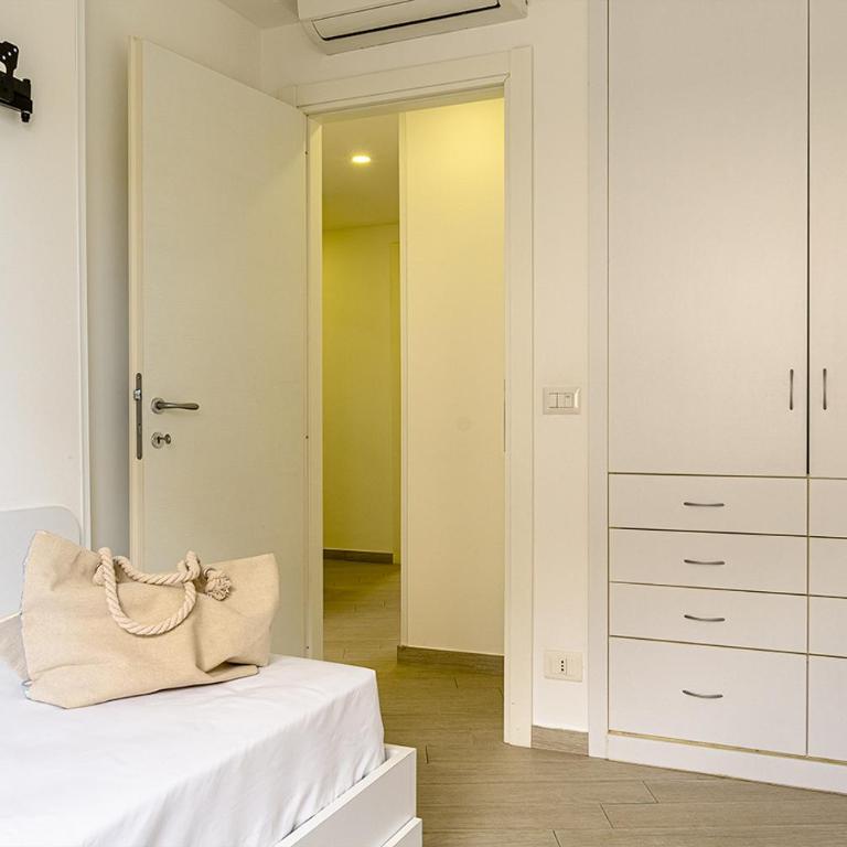 Suite Home Astrid - Appartamento con 2 Camere da Letto - 13