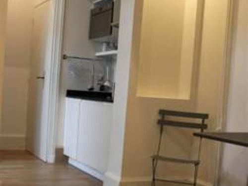 La Villa Beaupeyrat - Appart Hôtel de Charme dans bâtisse de caractère à 400m du coeur de ville de Limoges - Accès autonome - Comfort Apartment with Terrace - Garden Floor - 4
