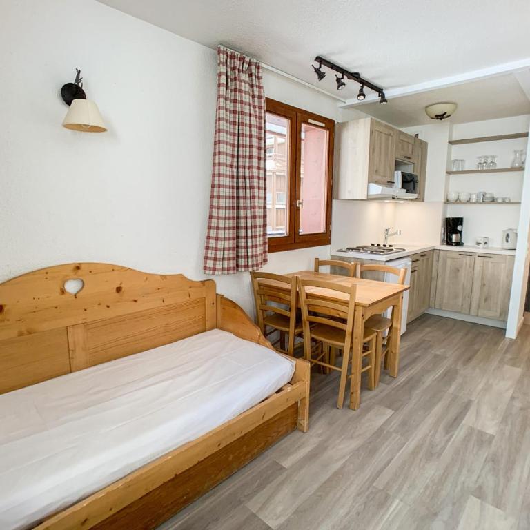 Appartement spacieux ski aux pieds avec balcon pour 6 personnes - FR-1-502-289 - Apartment - 1