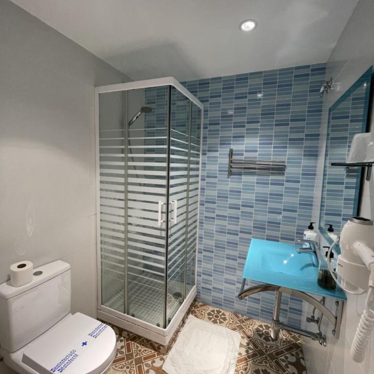 Hostal Nova Barcelona - Double or Twin Room with Private Bathroom - 17
