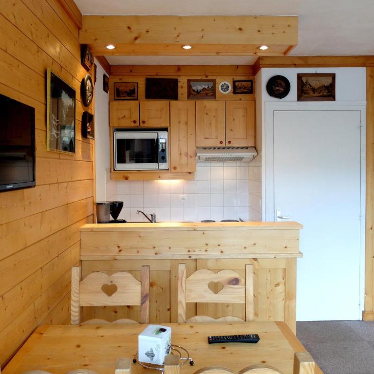 Studio rénové avec balcon, skis aux pieds, animaux acceptés - FR-1-502-496 - Studio - 9