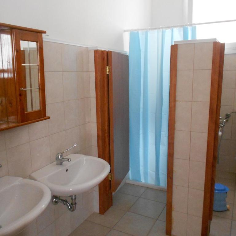B&B Fenice Barocca - Camera Grande Matrimoniale/Doppia con Letti Singoli e con Bagno in Comune - 4
