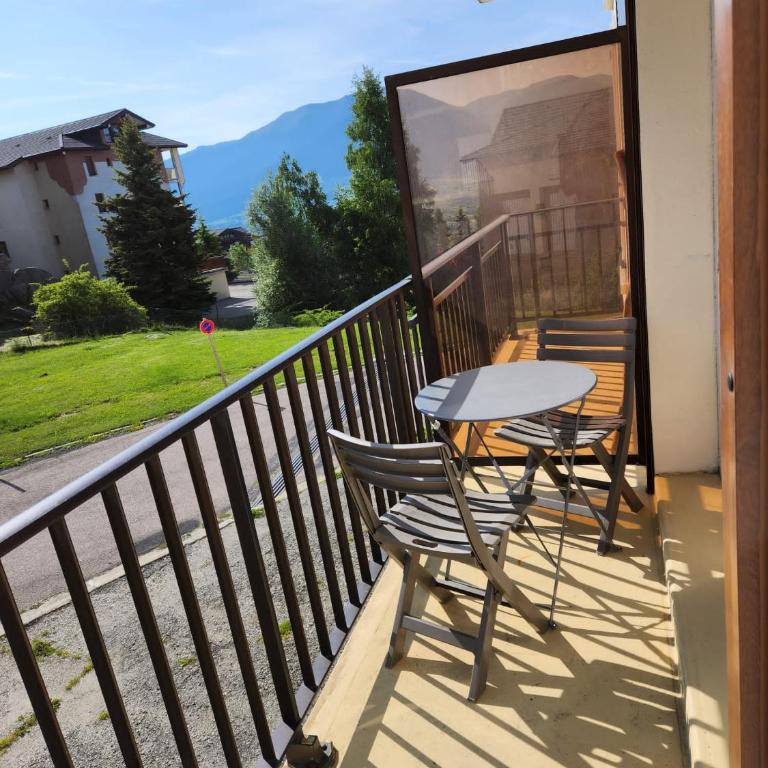 Appartement T2 entièrement rénové dans résidence calme - Appartement 1 Chambre - 3