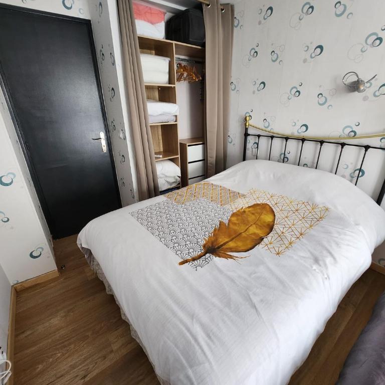 Appartement T2 entièrement rénové dans résidence calme - Appartement 1 Chambre - 24