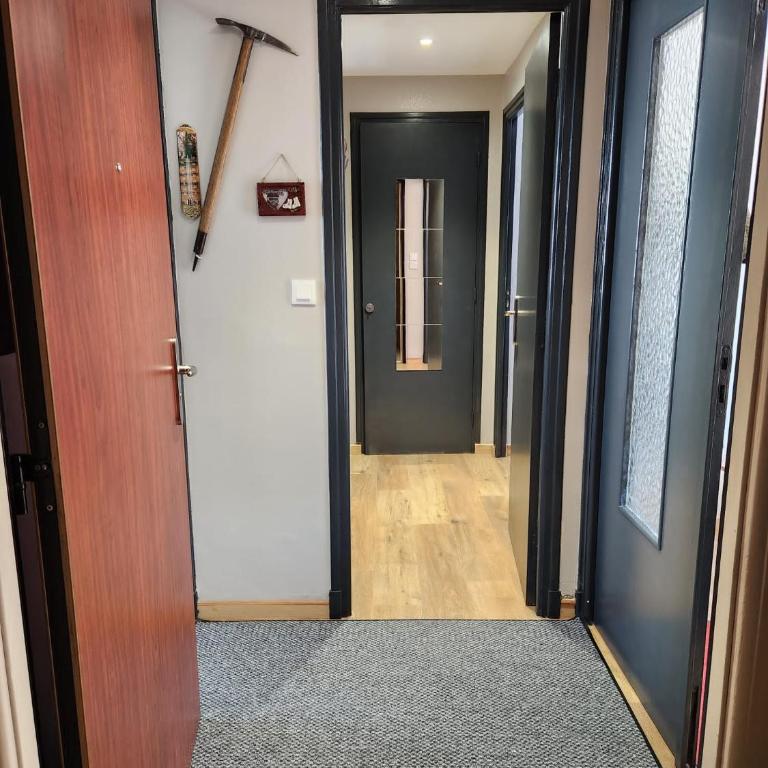 Appartement T2 entièrement rénové dans résidence calme - Appartement 1 Chambre - 12