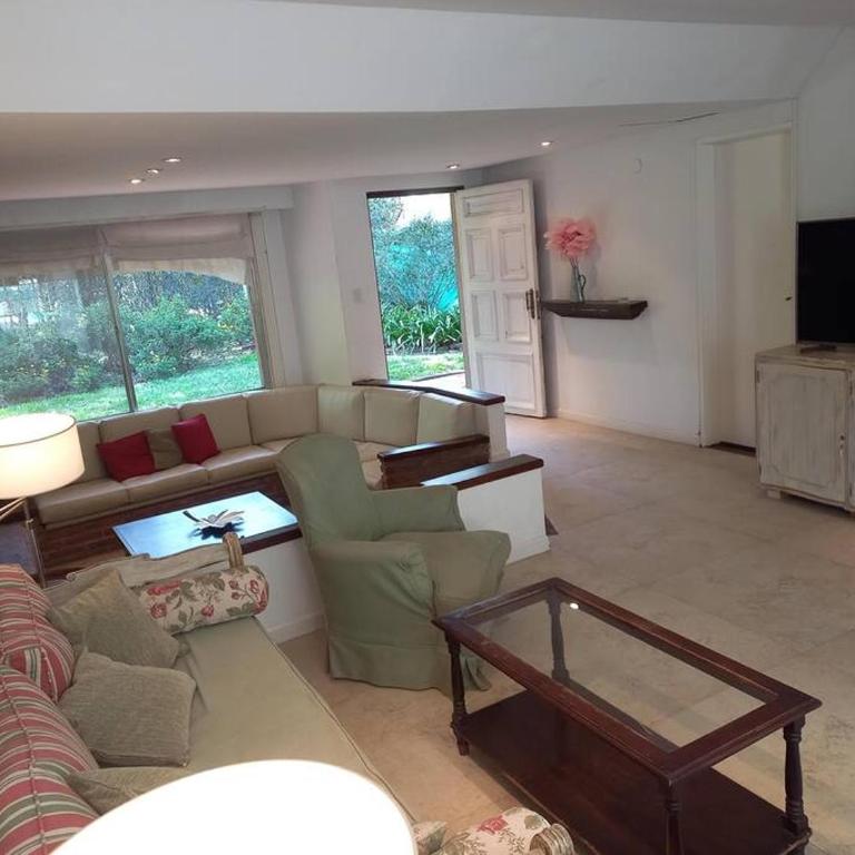 Casa amplia - Pileta y parque - Casa de 6 dormitorios - 3