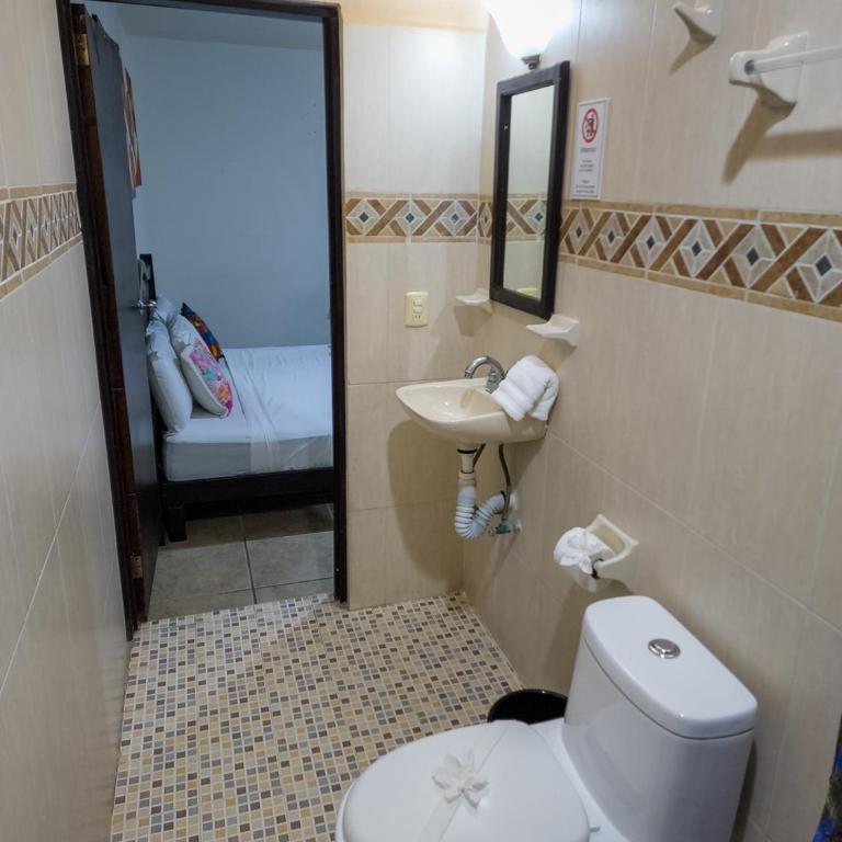 Fitz-Mar - Double Room with Private Bathroom - 12