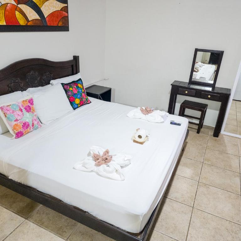 Fitz-Mar - Double Room with Private Bathroom - 11