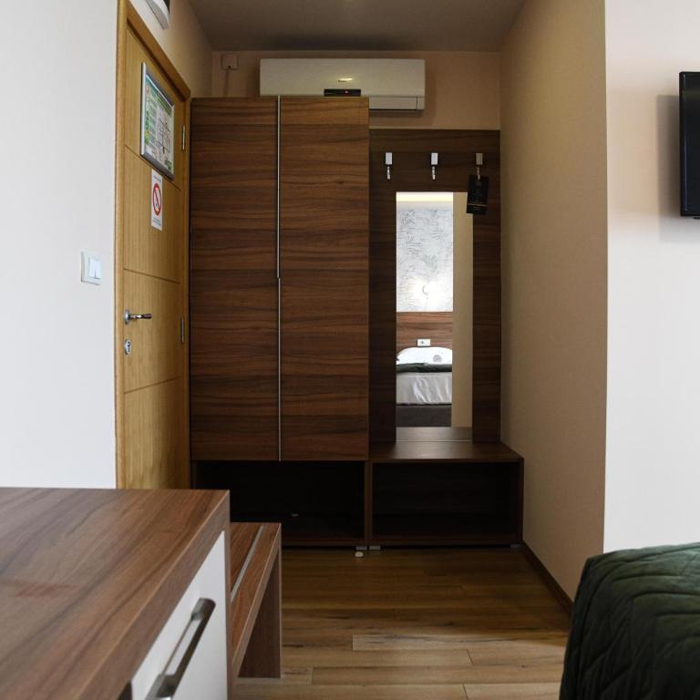 Hotel Garden - Dvokrevetna Soba s Pomoćnim Ležajem - 12