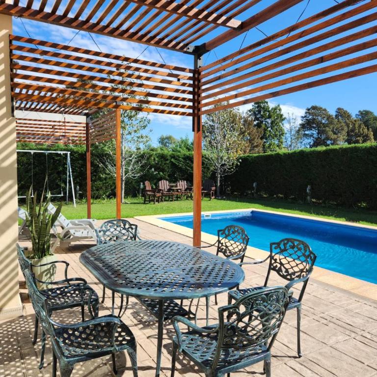 Casa en Club de Campo. Parque y Pileta. - Casa Unifamiliar de 3 dormitorios - 14