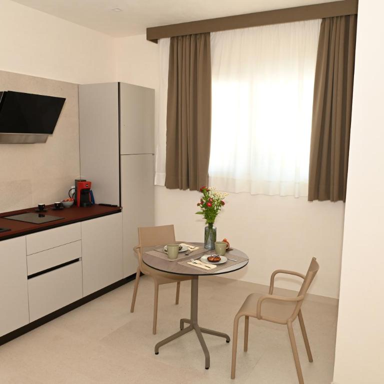 Lebum Apartments & Suites - Standard Apartment - 1
