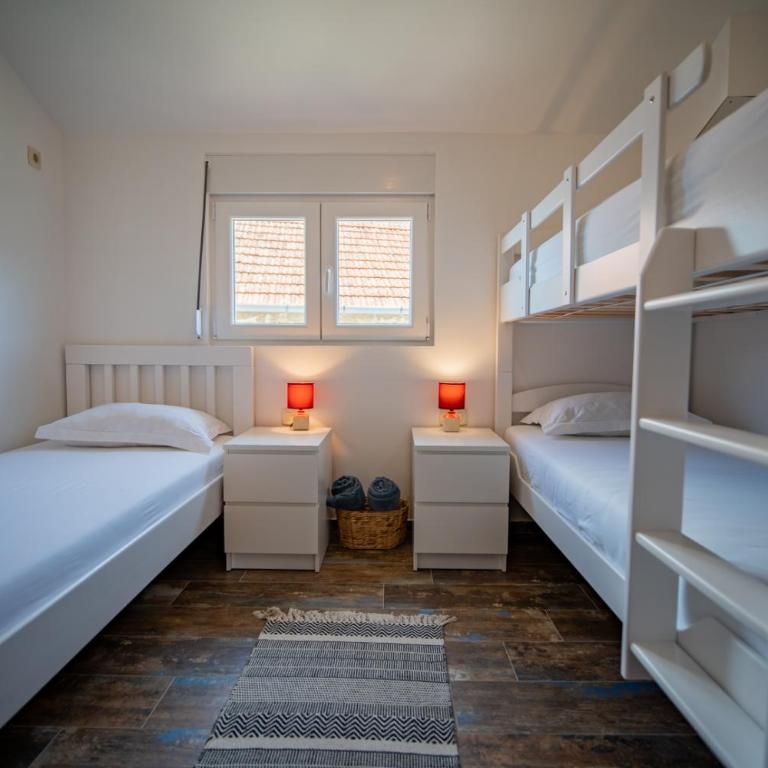 Family House Bjelila - Two-Bedroom House - 32