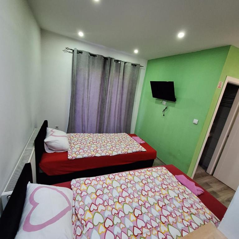 Apartmani Lana - Apartment with Garden View - 13