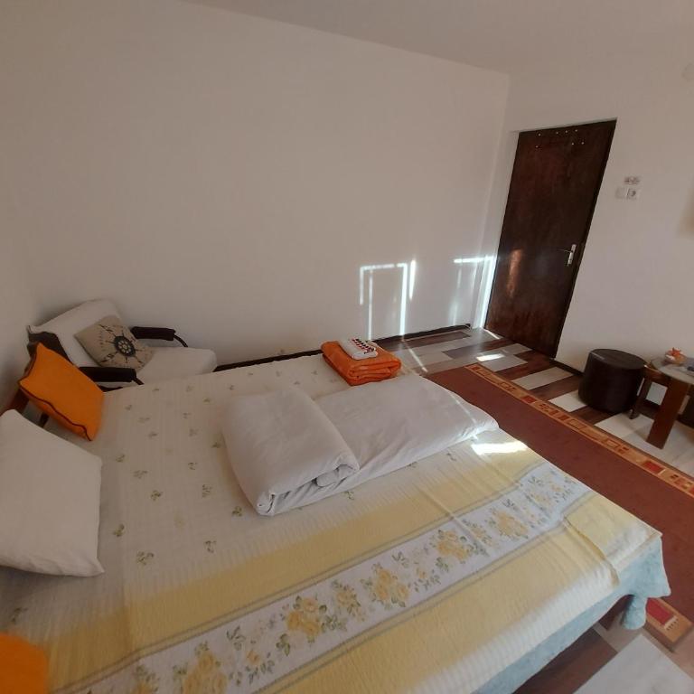 Pandora's Place - Dvokrevetna Soba sa Bračnim Krevetom - 11