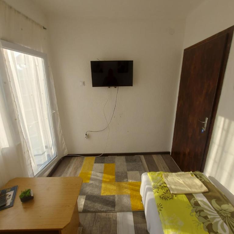 Pandora's Place - Dvokrevetna Soba sa Bračnim Krevetom i Balkonom - 11
