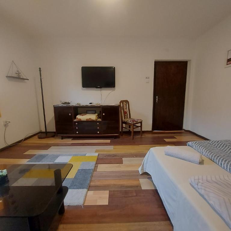 Pandora's Place - Deluks Dvokrevetna Soba sa Bračnim Krevetom - 17