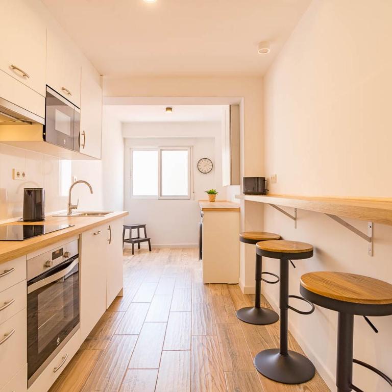 Beautiful Torrevieja Apartment 1 in town centre 3 beds for 6 people - Three-Bedroom Apartment - 10