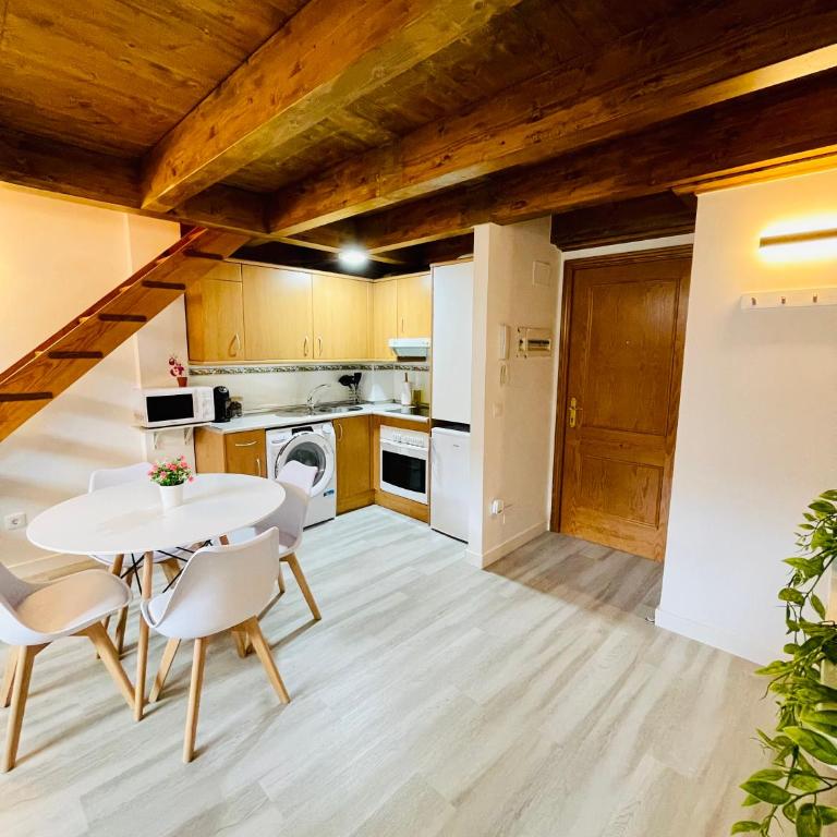 El Ático reformado con aire acondicionado en el centro, ascensor, garaje y WiFi - Maisonette - 3