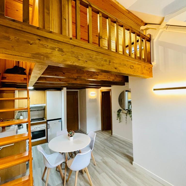 El Ático reformado con aire acondicionado en el centro, ascensor, garaje y WiFi - Maisonette - 11