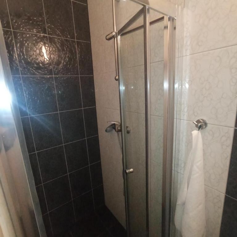 Lovely Home City Center - Double or Twin Room with Private Bathroom - 15