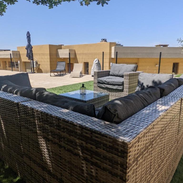 3 pièces dans villa avec piscine - Appartement 2 Chambres - 5