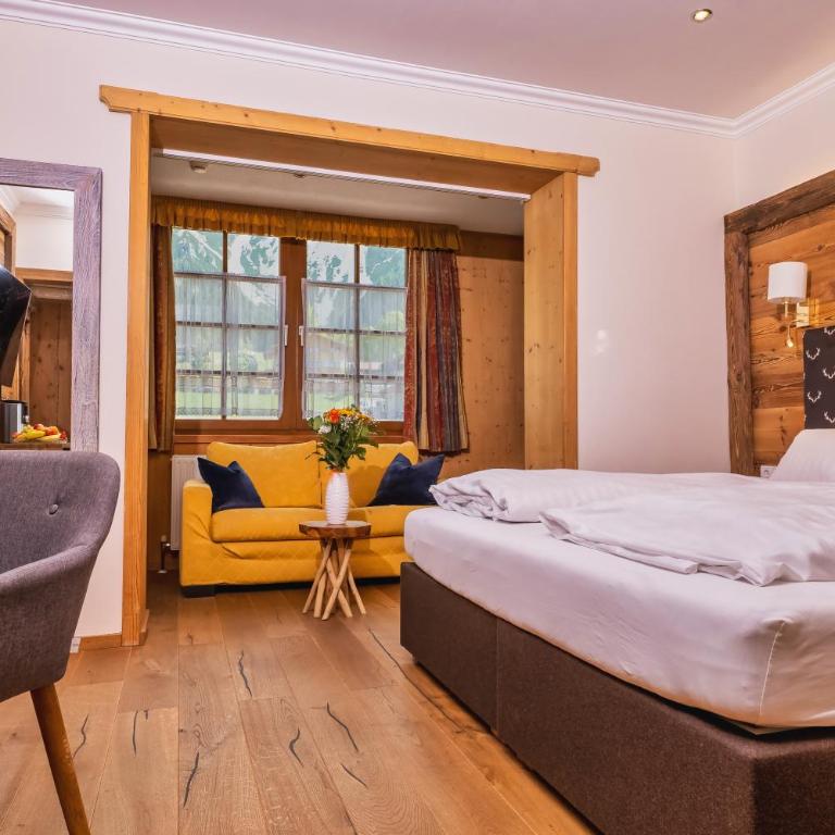 Landhaus Ramsau - Doppelzimmer mit Balkon (2 Erwachsene + 1 Kind) - 1