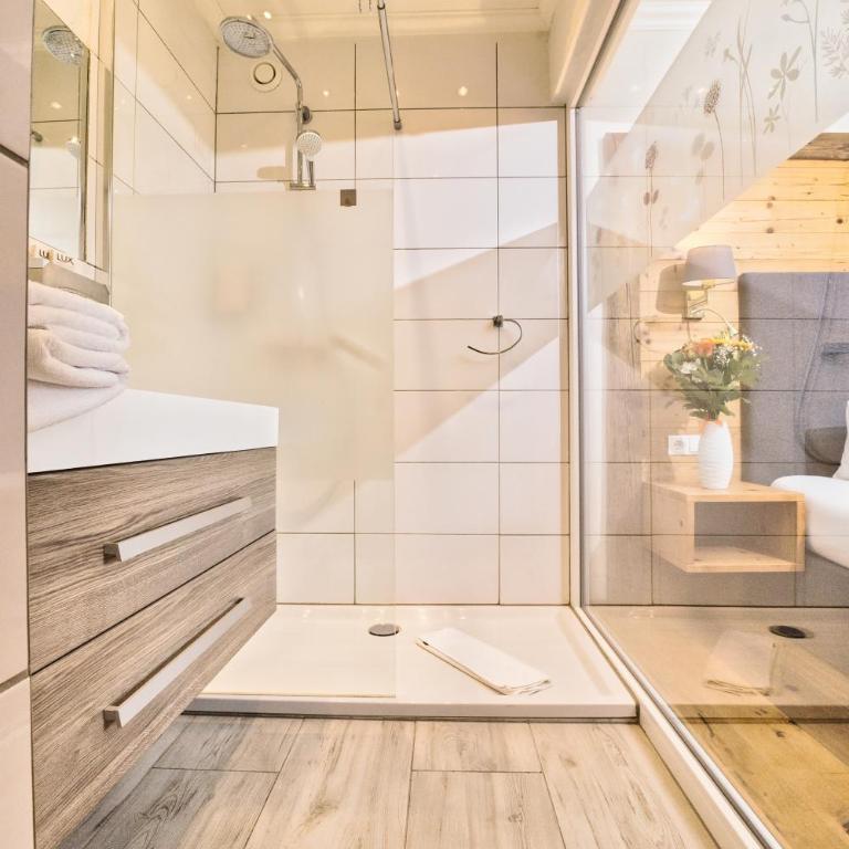 Landhaus Ramsau - Doppelzimmer mit Balkon - 10