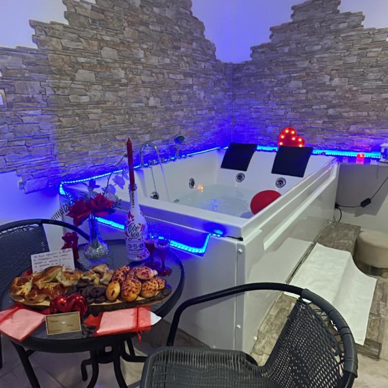 Dolce Notte - King Room with Spa Bath - 12