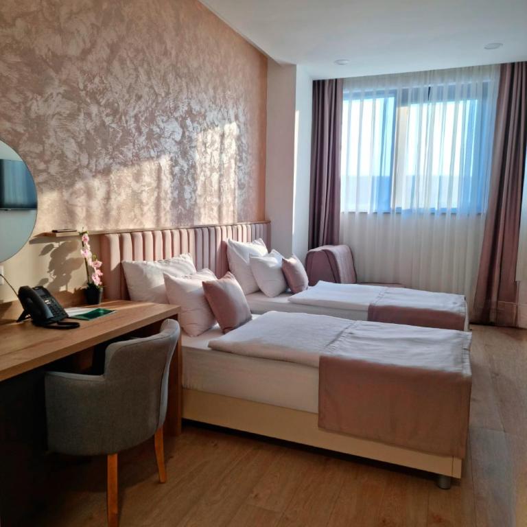 Hotel Emerald - Superior Double or Twin Room - 7
