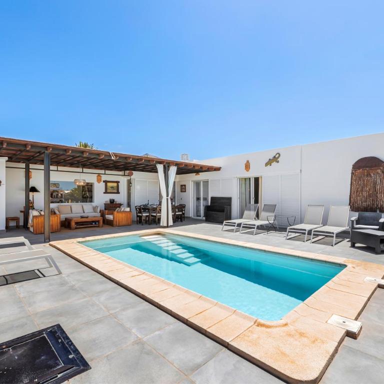Villa Patos - Three-Bedroom Villa - 4