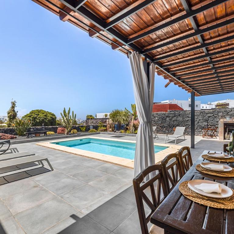 Villa Patos - Three-Bedroom Villa - 2