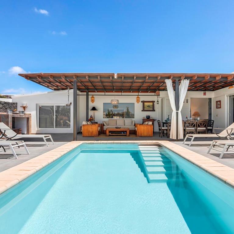 Villa Patos - Three-Bedroom Villa - 1