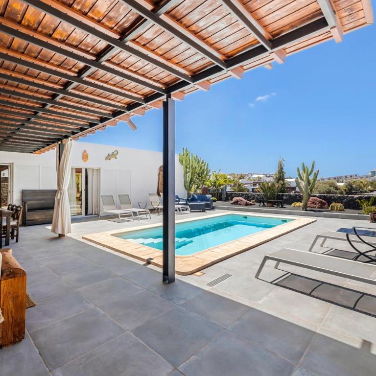 Villa Patos - Three-Bedroom Villa - 3