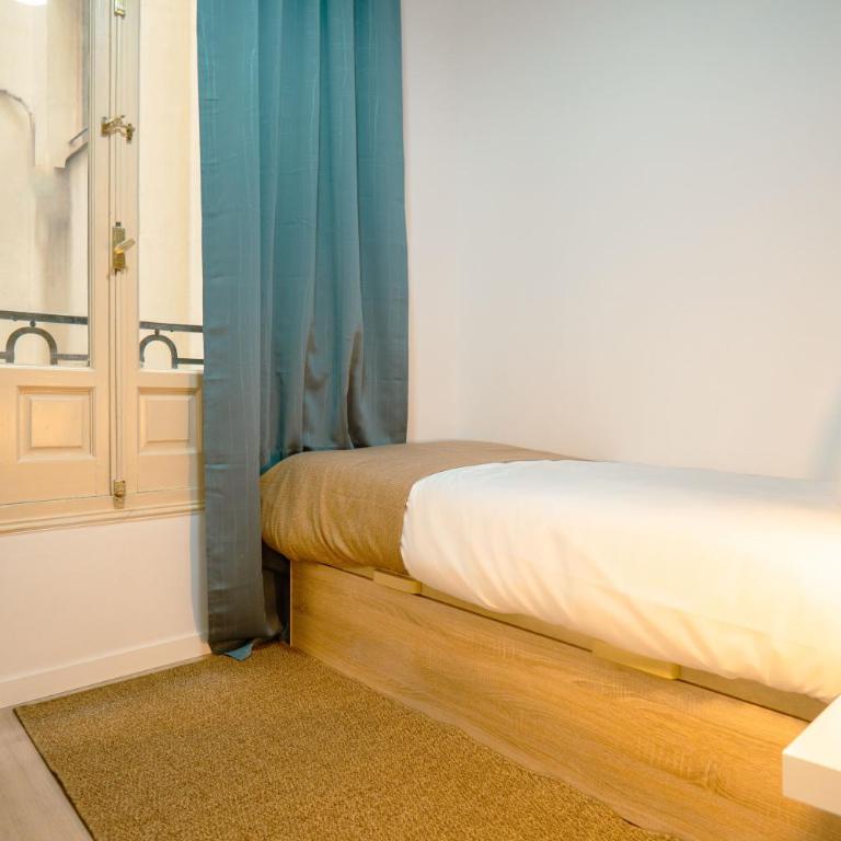 Live it Madrid Gran Vía - Single Room with Shared Bathroom - 3