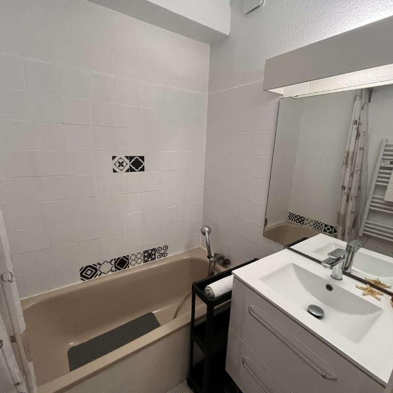Appartement 2 pièces avec terrasse et parking à 400m de la plage – Saint Aygulf - Appartement 1 Chambre - 9